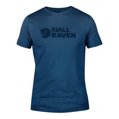 Blå T-shirt med Fjällräven logo på forsiden.