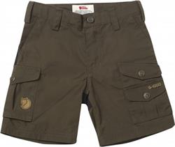 Børneshorts med lommer, justerbar talje, mørk olivenfarve.