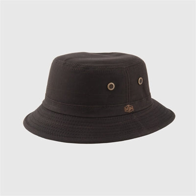 Brun bucket hat med læderdetaljer og ventilationsøjer.