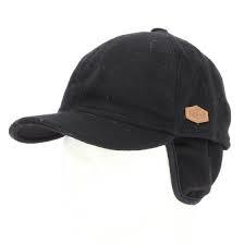 Sort baseballkasket i uld/cashmere med foldbare øreklapper og knapdetalje på toppen, broderet logo på siden.