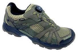 Vandtætte sko i khaki/sort med BOA lukning, ergonomisk design, gummitåbeskyttelse og skridsikker sål.