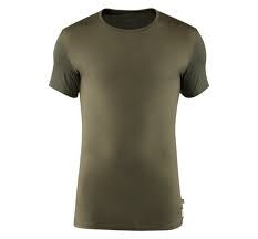 Mand T-shirt med korte ærmer, rund halsudskæring.