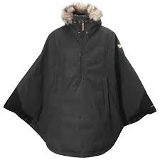 Unisex poncho med aftagelig pels og kængurulomme.