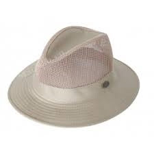 Sandfarvet safarihat med bred skygge og mesh-krone.