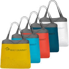Grøn sammenfoldelig indkøbspose med store bærehåndtag.