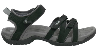 Brun lædersandal med justerbare stropper og robust sål.