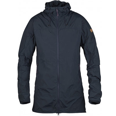 Navy blå parka med hætte og lynlås foran.