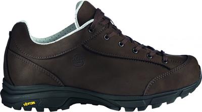 Brun nubuck lædersko med snørebånd og gummikappe.