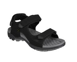 Brun herresandal med justerbare stropper og skridsikker sål.