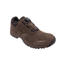 Sandfarvet Treksta-sko i nubucklæder med BOA® lukning, vandtæt GORE-TEX membra, skridsikker Hypergrip sål.