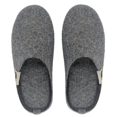 Grå filtsutter med genanvendt gummi ydersål, slip-on design.