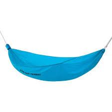 Letvægts udendørs hængekøje lavet af 70D ripstop nylon med stålspænder og kompressionssæk, velegnet til camping.