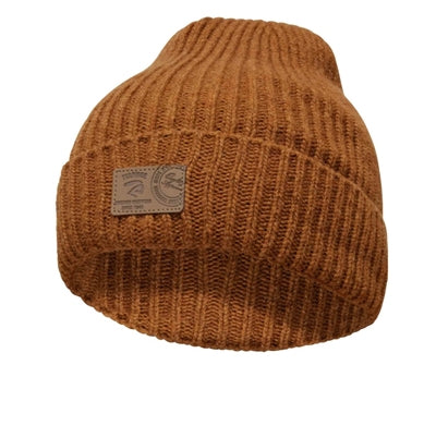 Klassisk gul hue i lambswool på sort baggrund.