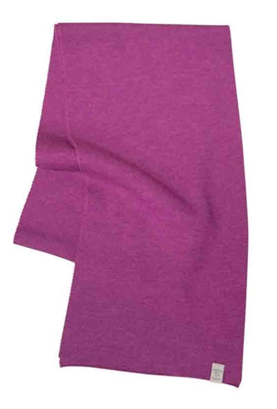 Tørklæde i blød merino uld, minimalistisk design.