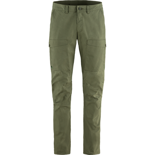 Grå trekkingbukser med elastisk talje og ventilationsåbninger.